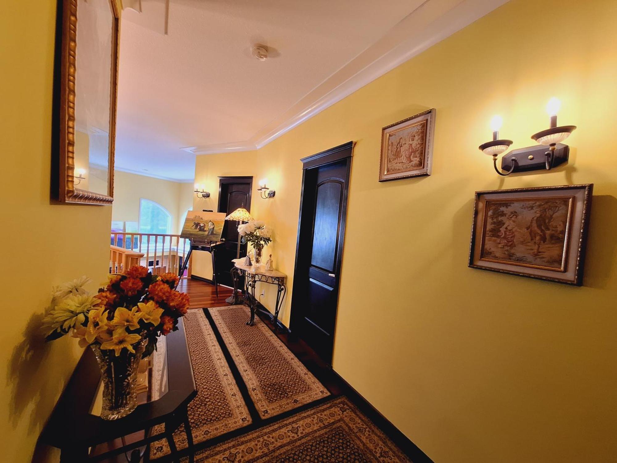 Bellissimo Frantalia - La Galleriseum Versaliere Bed & Breakfast Kelowna