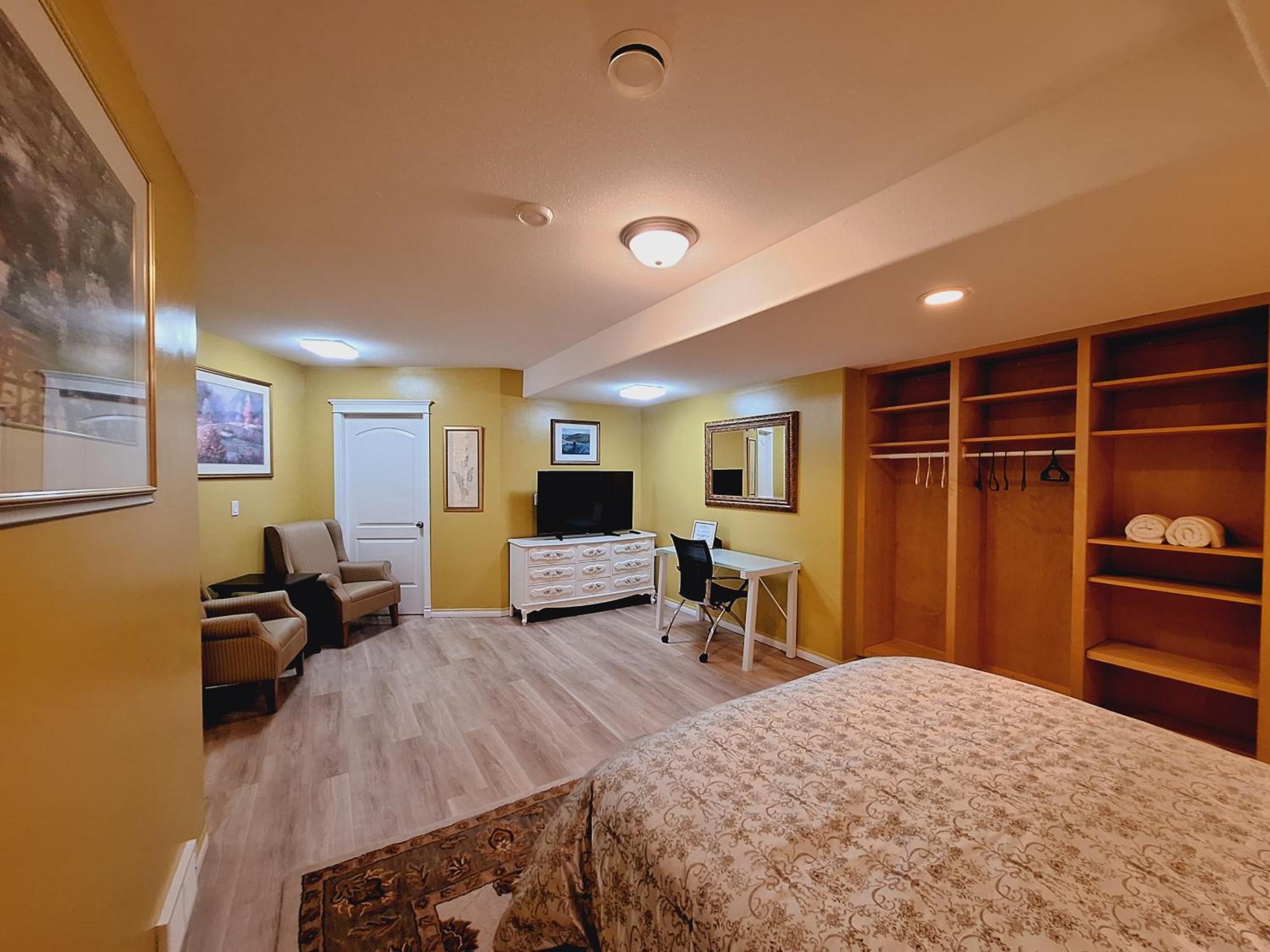 Bellissimo Frantalia - La Galleriseum Versaliere Bed & Breakfast Kelowna
